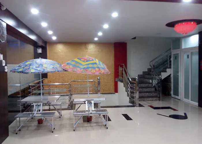 Friends Hotel & Restaurant