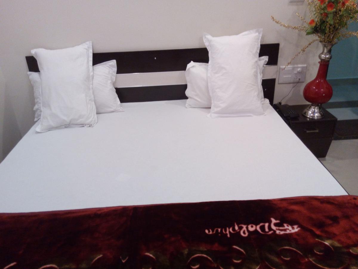 Friends & Restaurant Hotel Bijainagar
